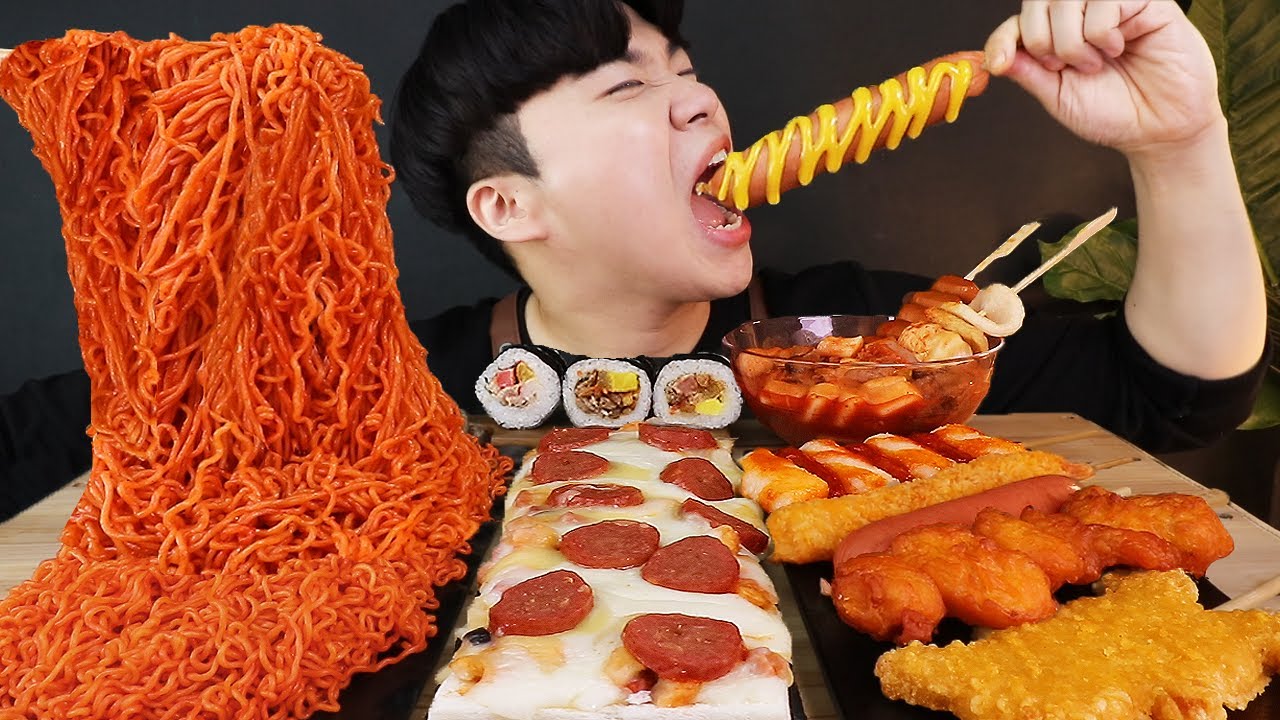 Mukbang-ers-make-money-from-home-cooking